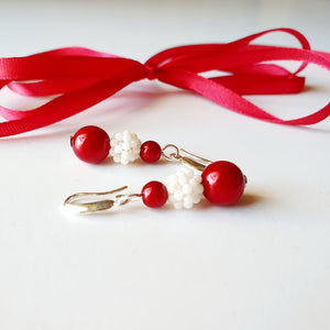 Cercei "Pretty in Red and White" din argint cu coral alb si perle Preciosa rosii - Cod Produs CE245